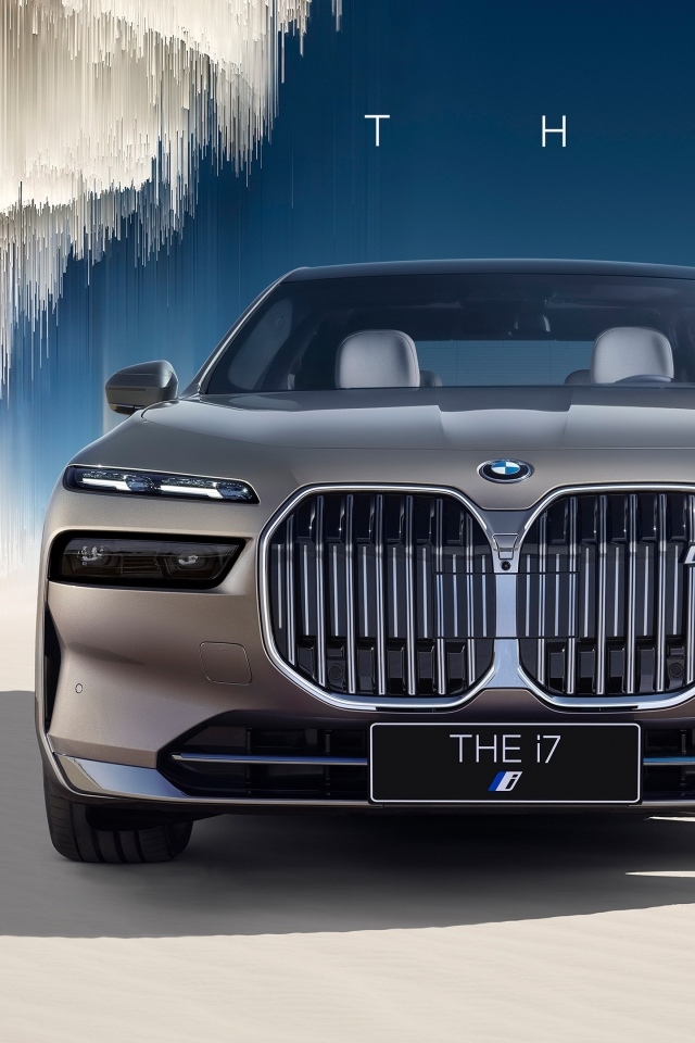 Вид спереди на электрокар BMW I7