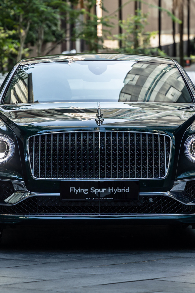 Автомобиль Bentley Flying Spur Hybrid 2023 года вид спереди