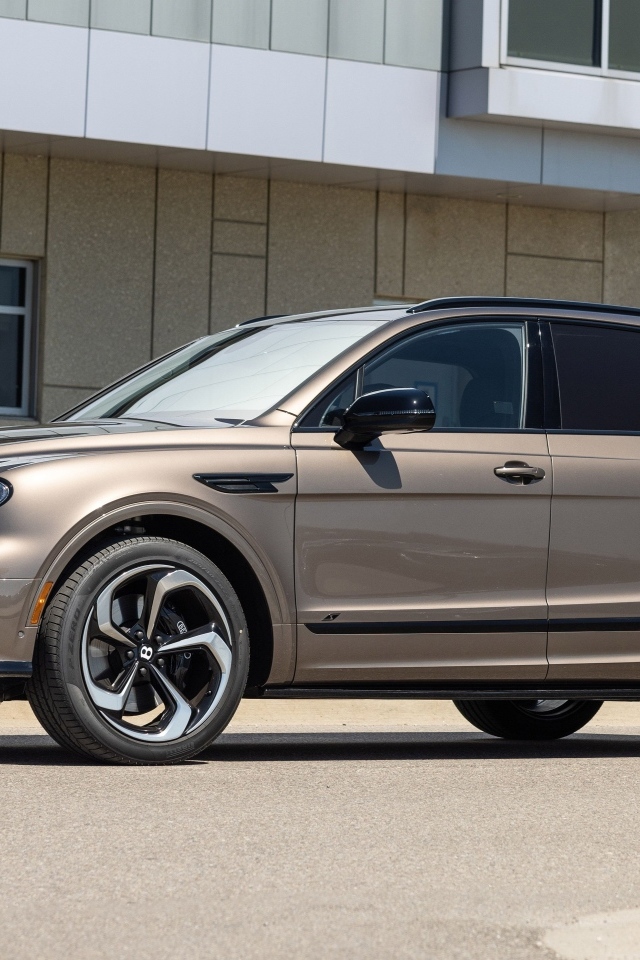 Красивый новый автомобиль Bentley Bentayga S