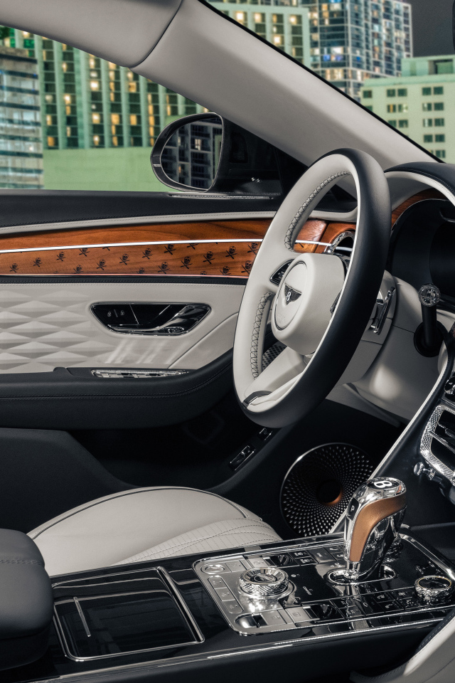 Дорогой кожаный салон автомобиля Bentley Flying Spur Hybrid The Surgeon 2022