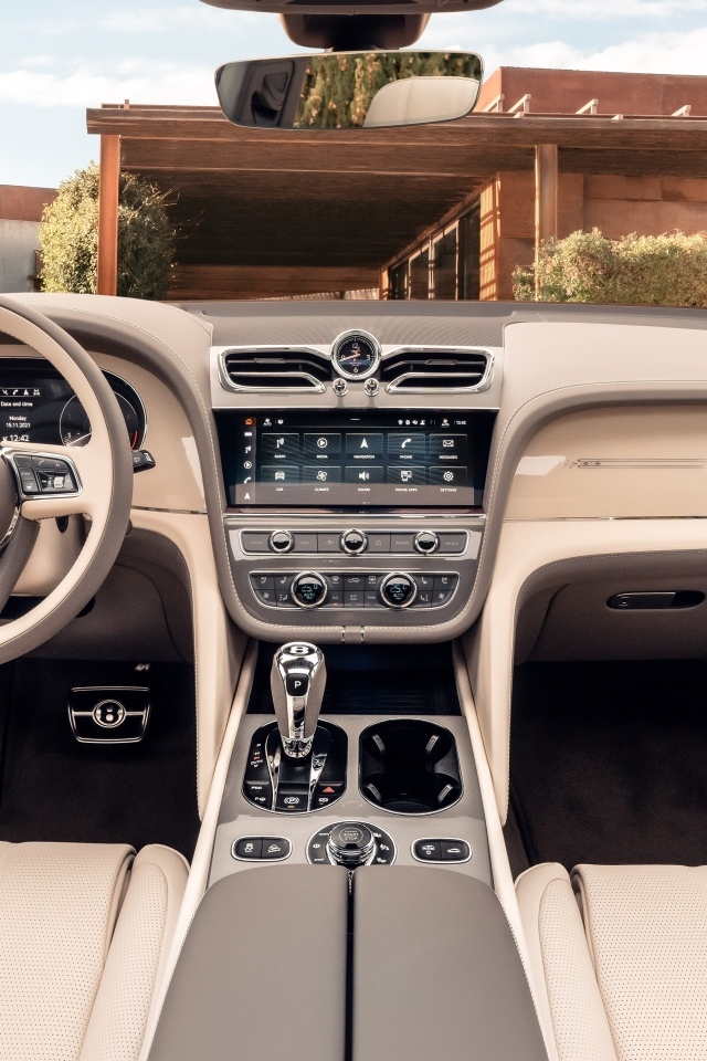 Кожаный салон автомобиля Bentley Bentayga EWB