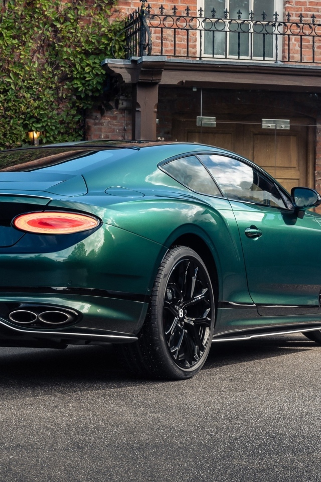Вид сзади на автомобиль Bentley Continental GT
