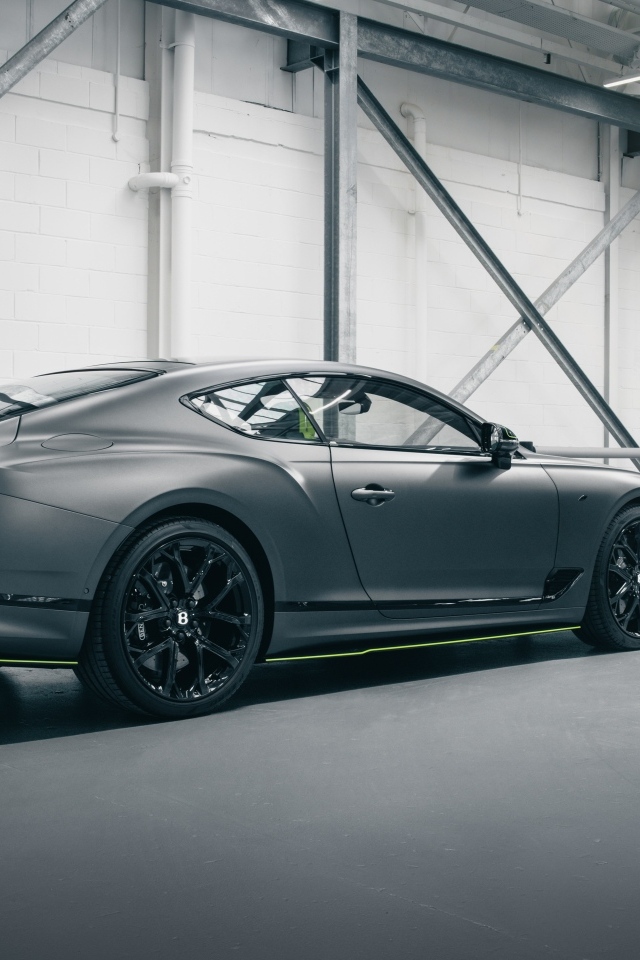 Вид сзади на автомобиль Bentley Continental GT V8 S