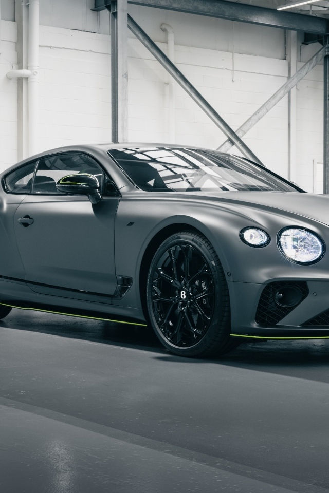 Серебристый автомобиль Bentley Continental GT V8 S