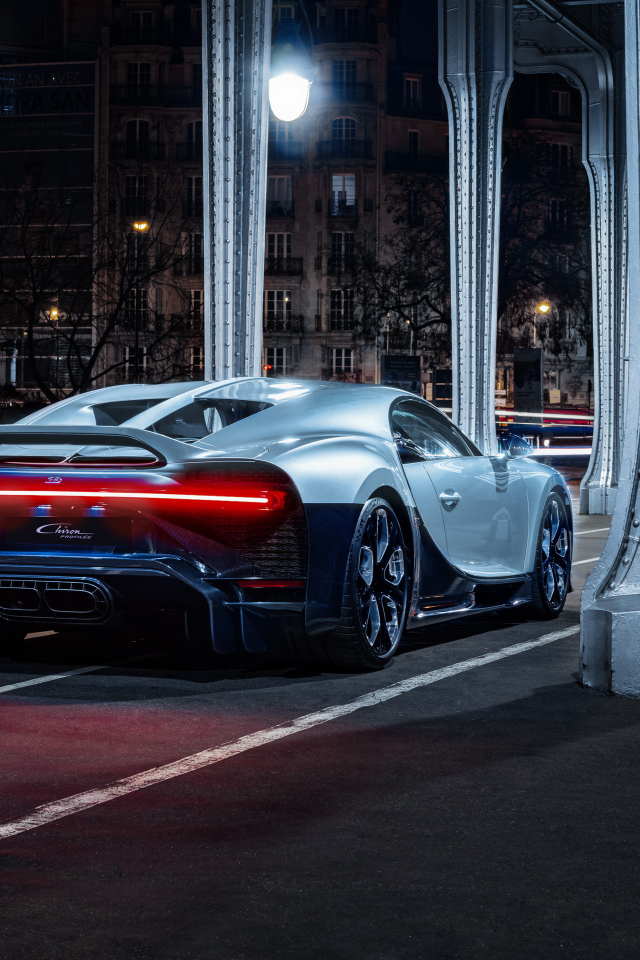 Автомобиль Bugatti Chiron Profilée  вид сзади