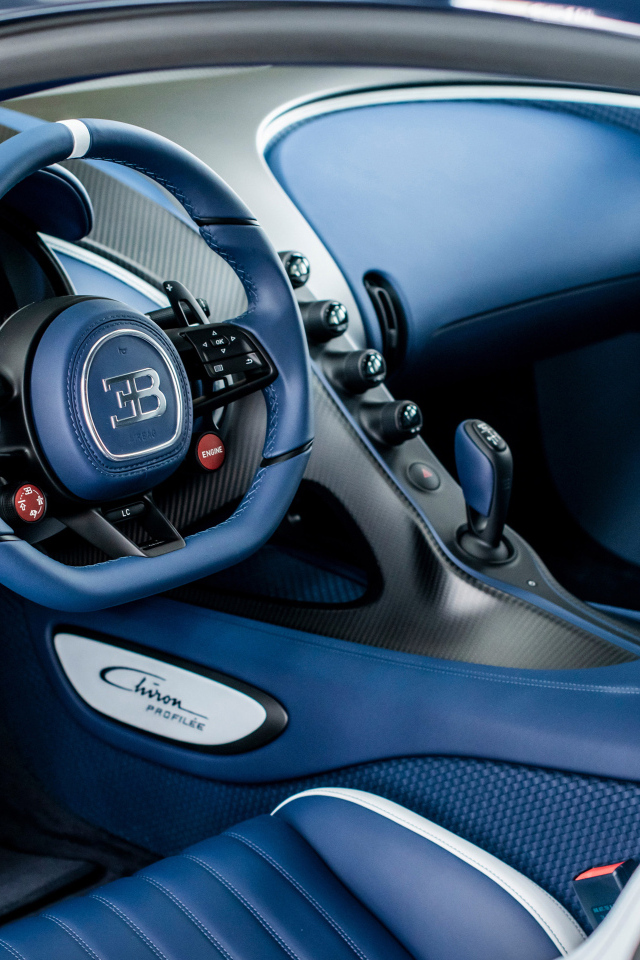 Дорогой кожаный салон автомобиля Bugatti Chiron