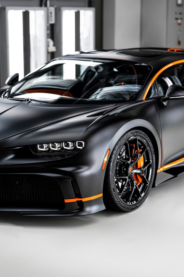 Быстрый автомобиль Bugatti Chiron Pur Sport