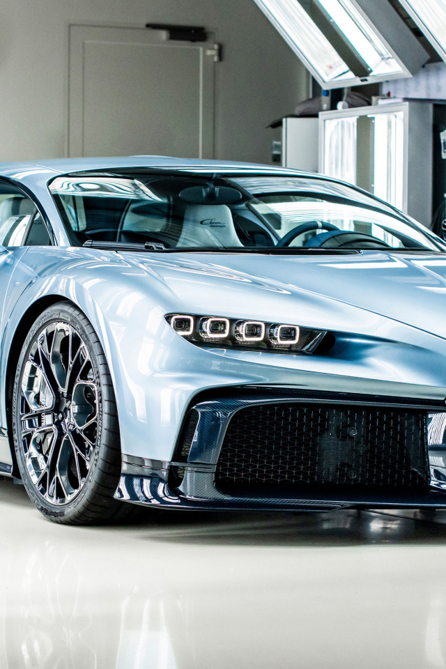 Быстрый дорогой автомобиль Bugatti Chiron