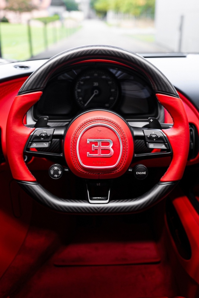 Кожаный салон автомобиля Bugatti Chiron Pur Sport