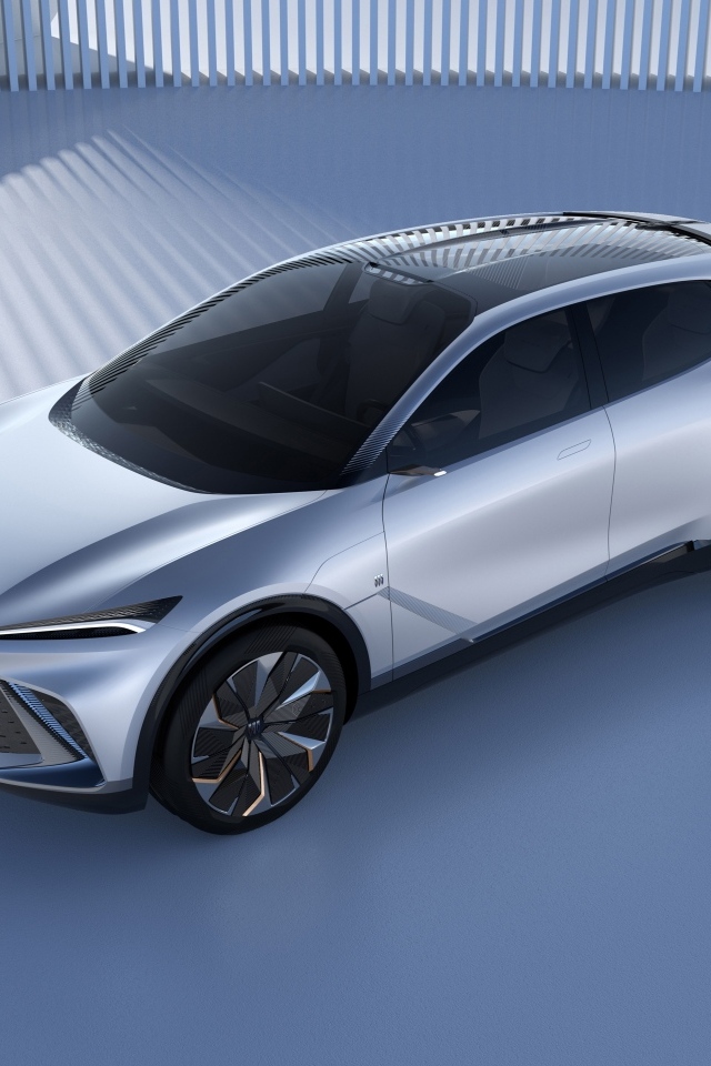 Серебристый автомобиль Buick Electra-X