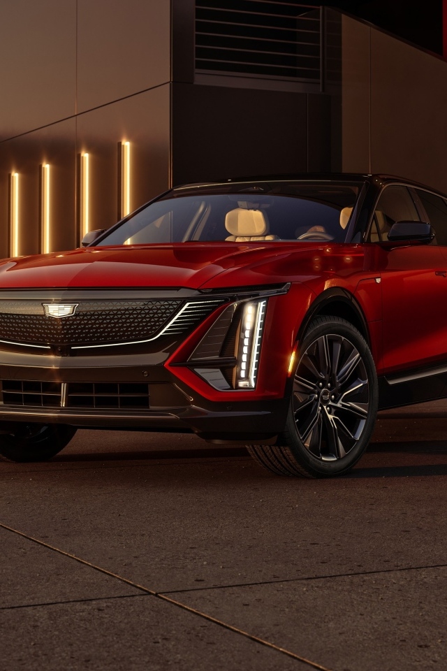 Дорогой красный автомобиль Cadillac Lyriq Sport 2024  года