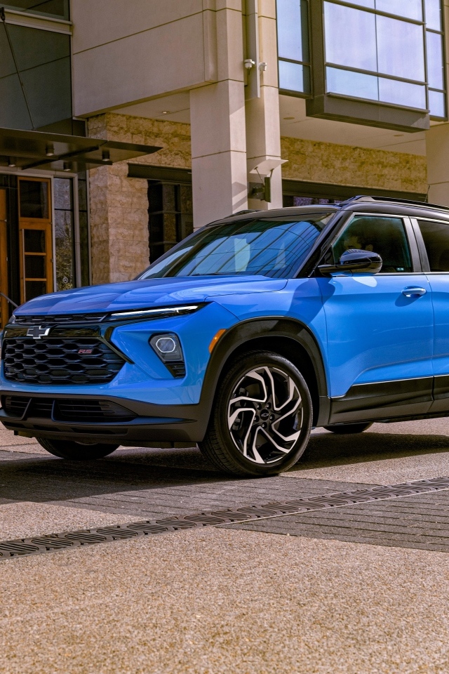 Синий кроссовер Chevrolet TrailBlazer RS 2024 года