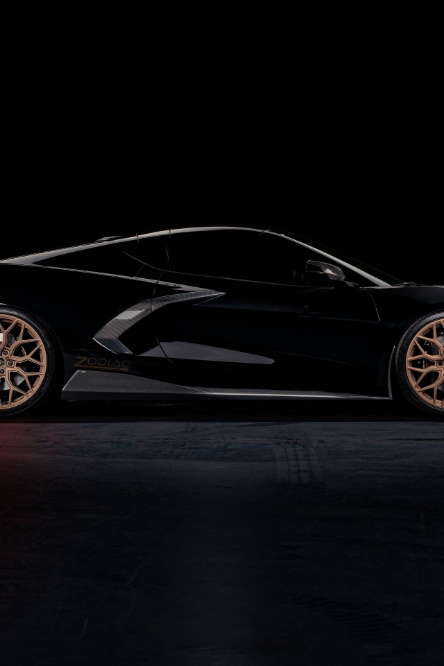 Черный автомобиль Chevrolet Corvette Zodiac 2023  года вид сбоку