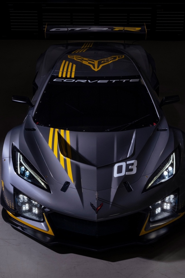 Спортивный автомобиль Chevrolet Corvette Z06 GT3 R вид спереди