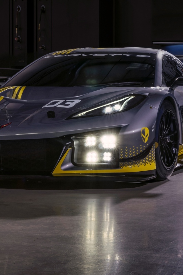 Спорткар Chevrolet Corvette Z06 GT3 R с включенными фарами