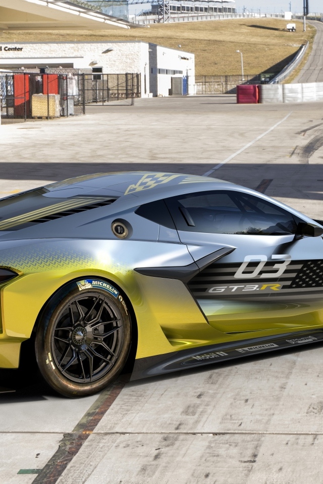 Спорткар Chevrolet Corvette Z06 GT3 R у гоночной трассы