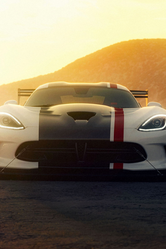 Автомобиль Dodge Viper ACR в лучах солнца