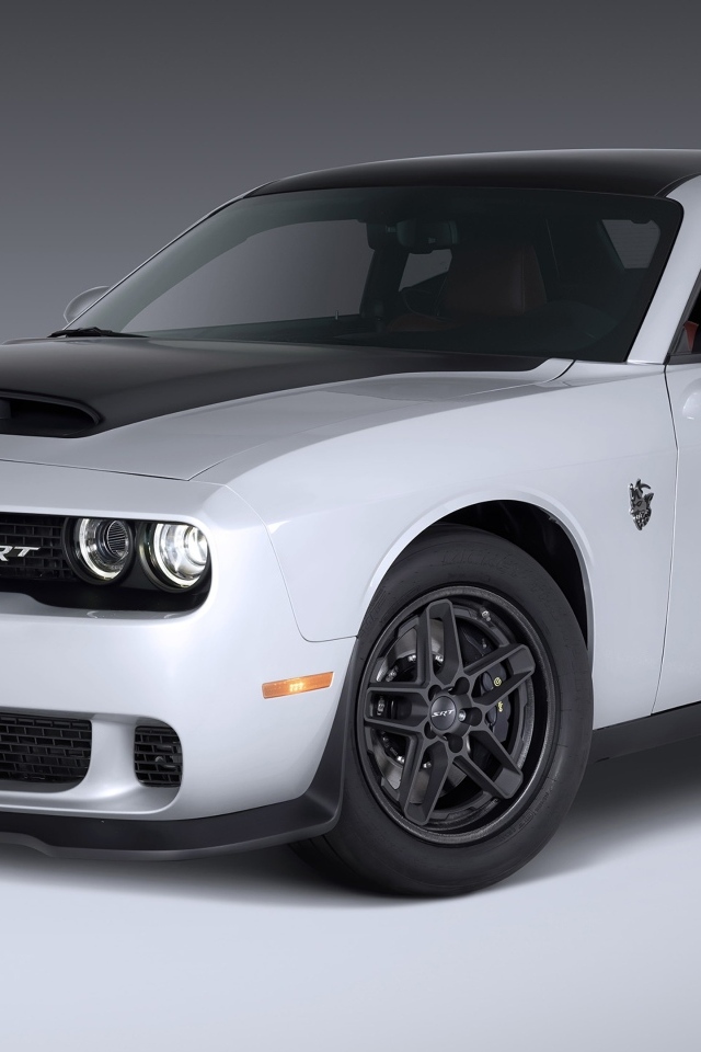 Дорогой автомобиль Dodge Challenger SRT Demon 2023 года