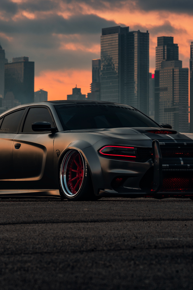Стильный дорогой автомобиль Dodge Charger Hellcat Enforcer