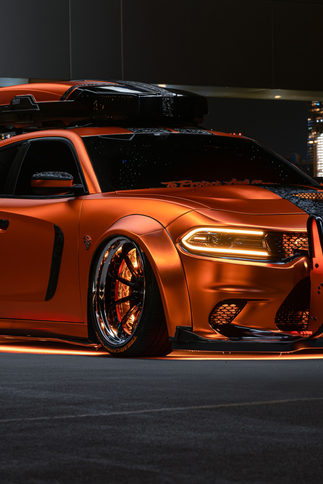 Стильный блестящий автомобиль Dodge Charger