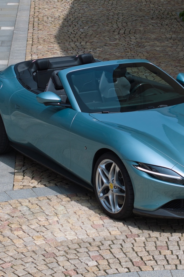 Автомобиль Ferrari Roma Spider 2023  года