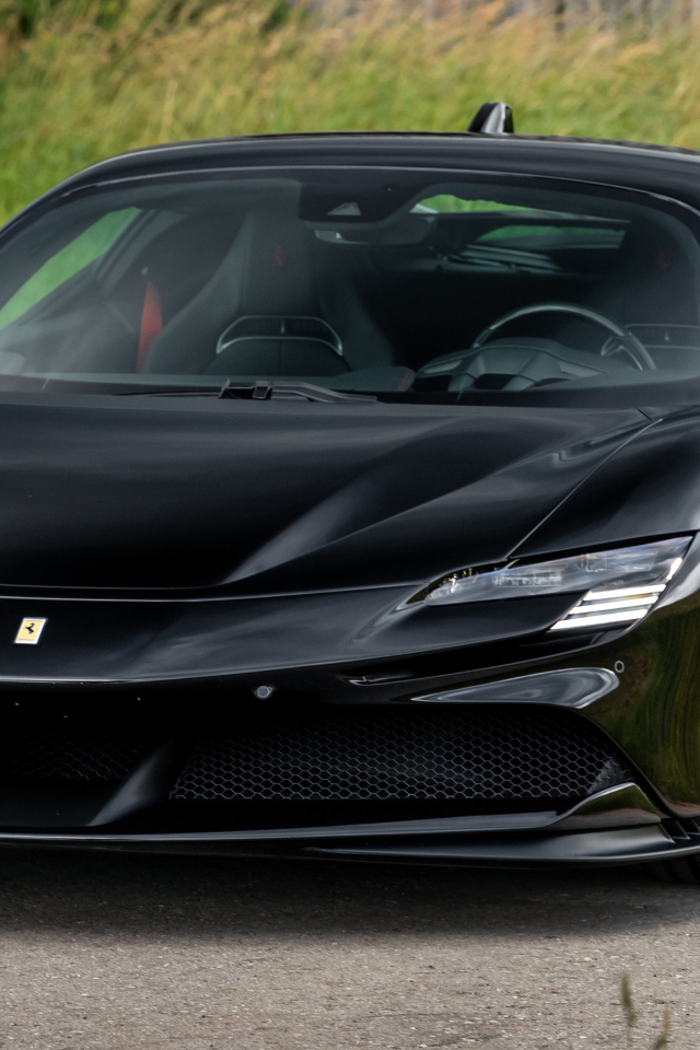 Черный Novitec Ferrari SF90 Stradale вид спереди