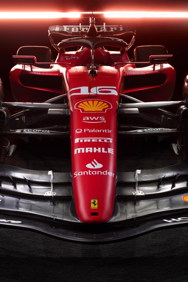 Автомобиль Ferrari SF-23 F1 2023  вид спереди
