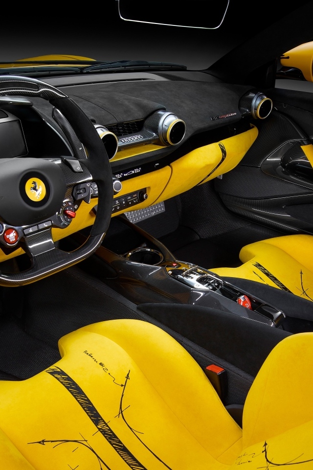 Кожаный салон автомобиля Ferrari 812