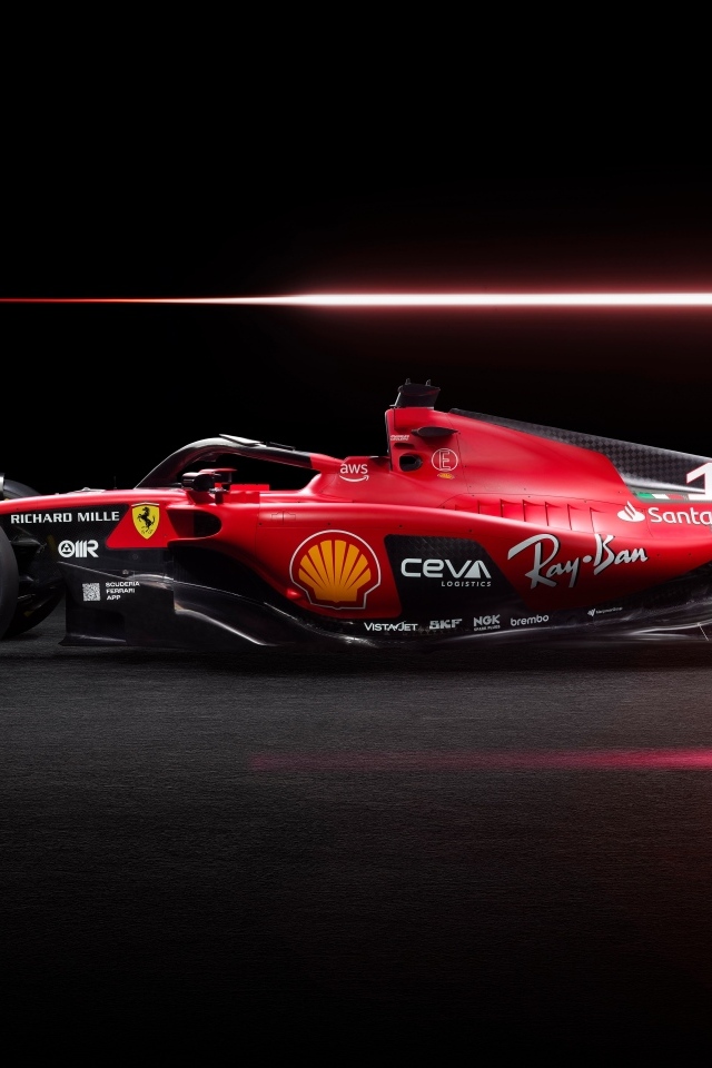 Гоночный Ferrari SF-23 F1 2023  вид сбоку