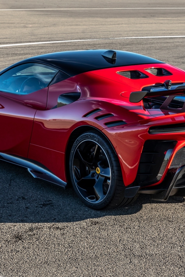 Вид сзади на автомобиль Ferrari SF90 XX Stradale 2023 года