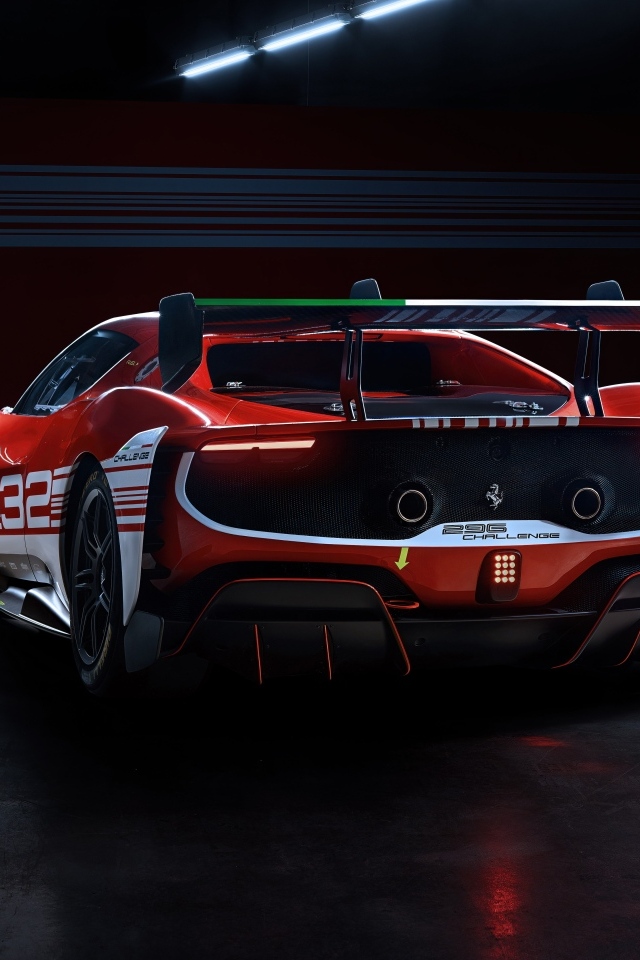 Вид сзади на спортивный автомобиль Ferrari 296 Challenge 2023