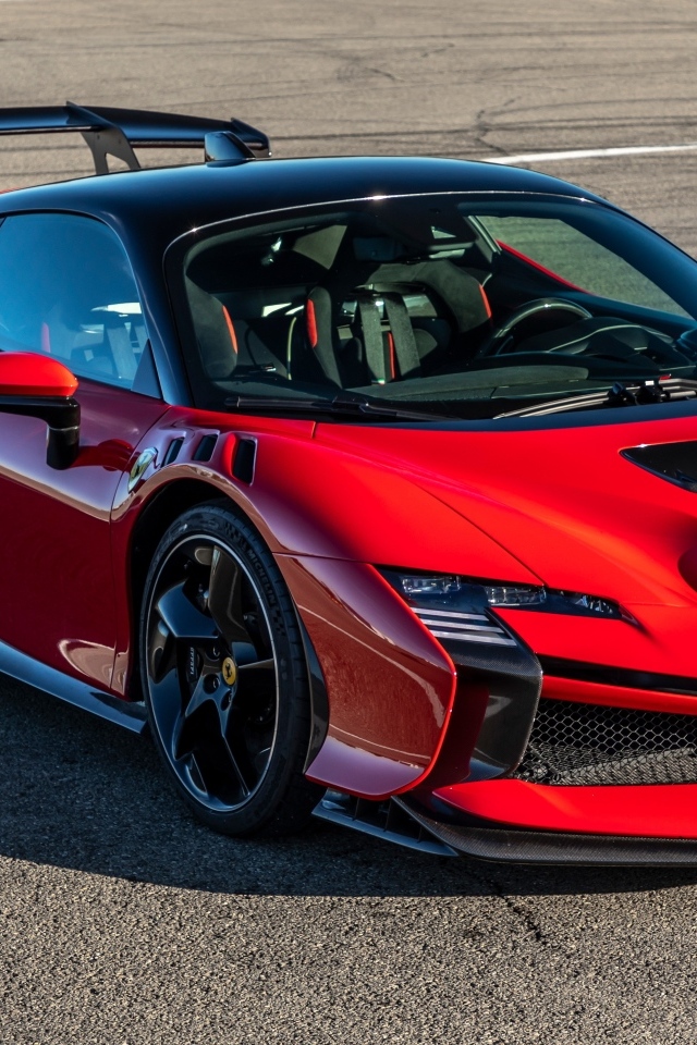 Красный быстрый автомобиль Ferrari SF90 XX Stradale 2023 года