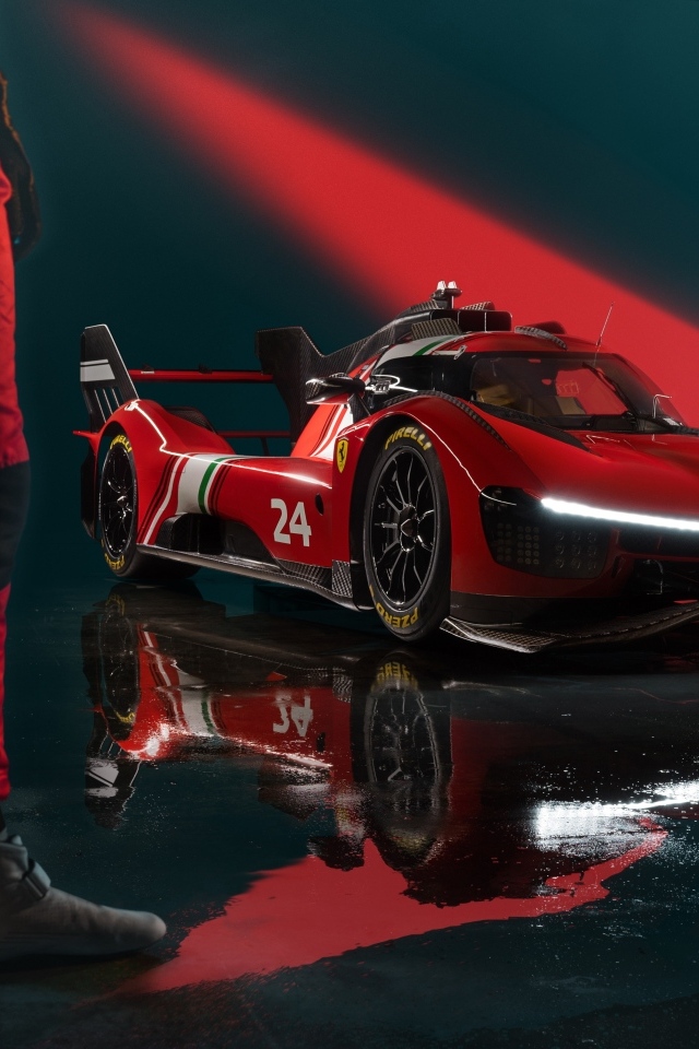 Красный стильный гоночный автомобиль Ferrari 499P Modificata