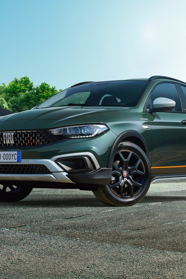 Автомобиль Fiat Tipo Cross Garmin Hybrid