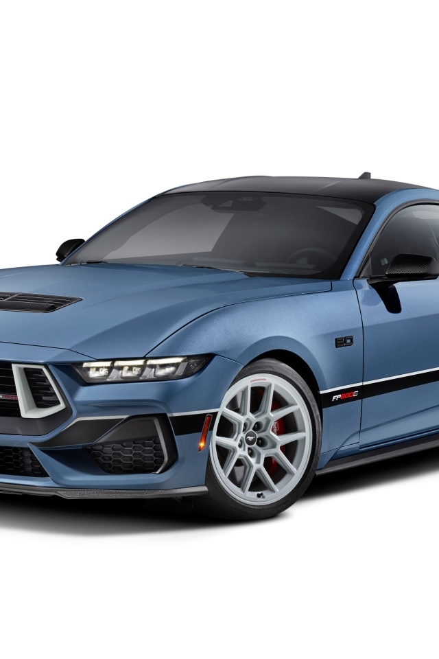 Автомобиль Ford Mustang FP800S на белом фоне