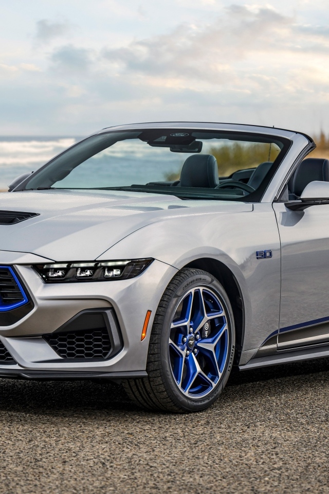 Вид  спереди на автомобиль  Ford Mustang GT California Special 2024 года