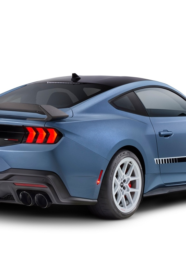 Презентация автомобиля Ford Mustang FP800S сзади