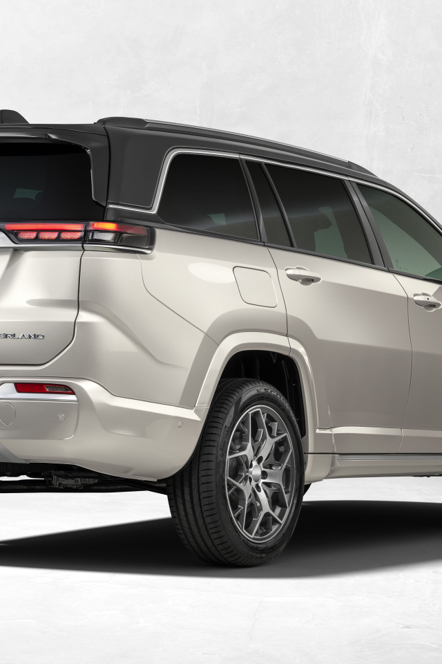 Внедорожник Jeep Commander Overland 2022 года вид сзади