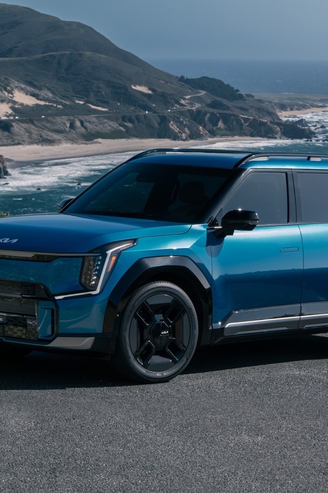 Синий автомобиль Kia EV9 GT-Line 2024 года
