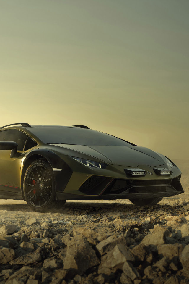 Автомобиль Lamborghini Huracan Sterrato 2023 года