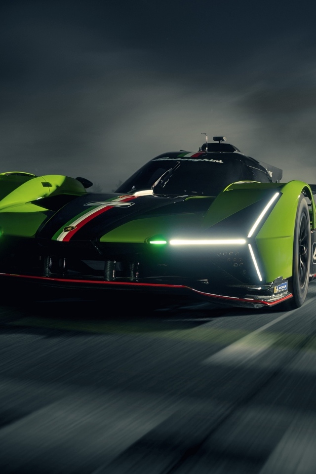 Включенные фары автомобиля Lamborghini SC63 2023 года