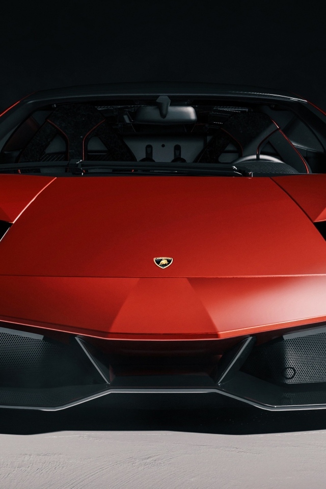 Вид спереди на красный автомобиль  Lamborghini Murcielago