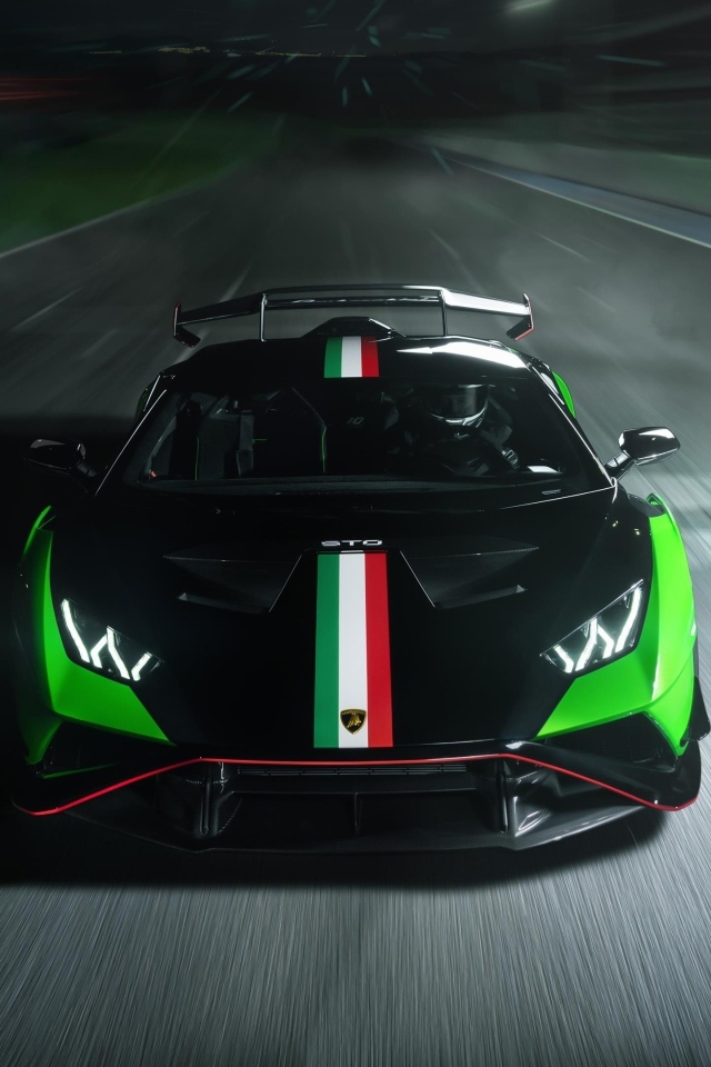 Вид спереди на автомобиль Lamborghini Huracan STO SC 10 Anniversario