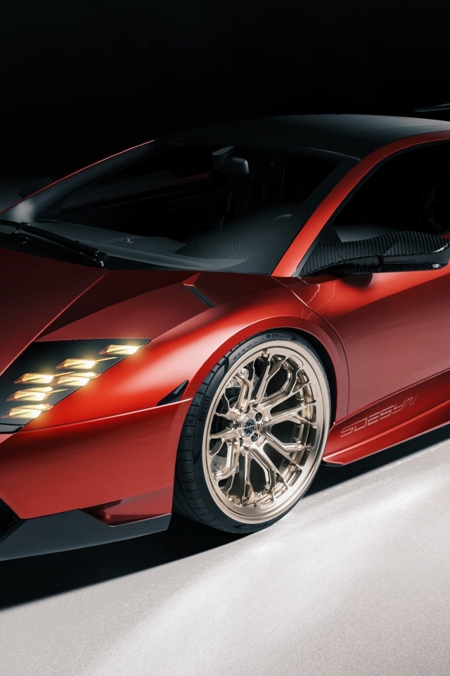 Красный быстрый автомобиль Lamborghini Murcielago