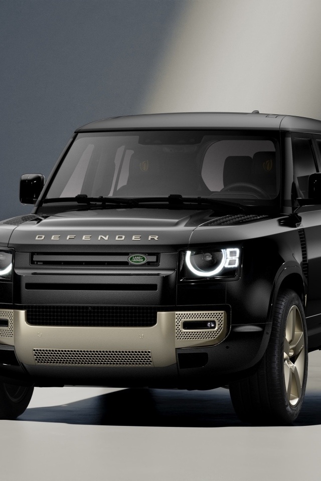 Черный внедорожник Land Rover Defender 110 Rugby World Cup 2023 года