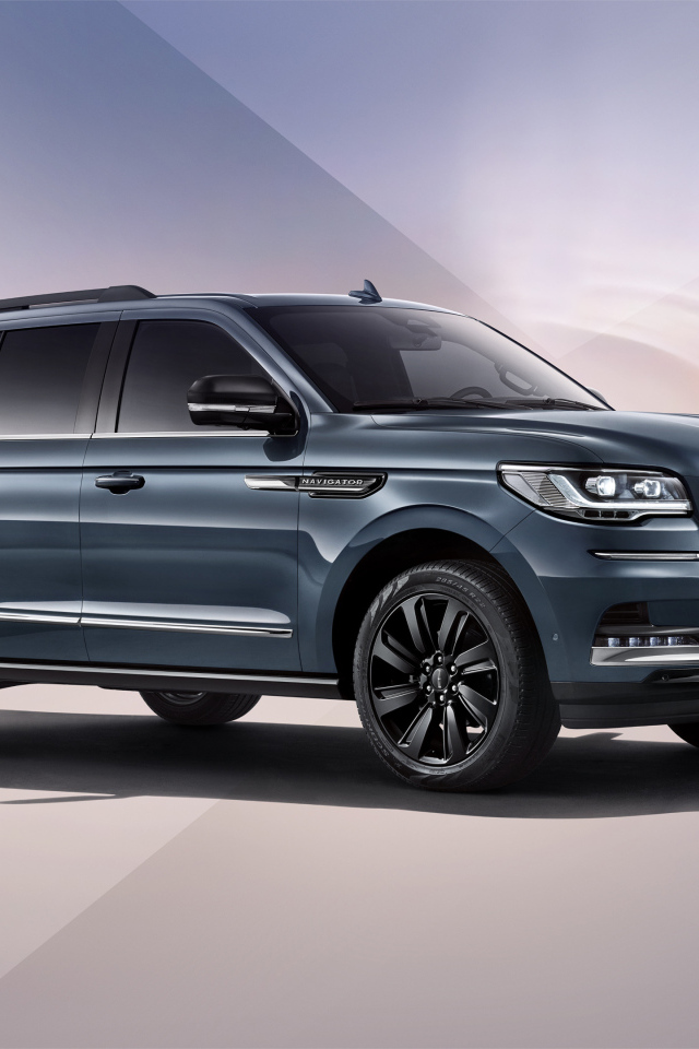 Большой автомобиль Lincoln Navigator 100th Anniversary