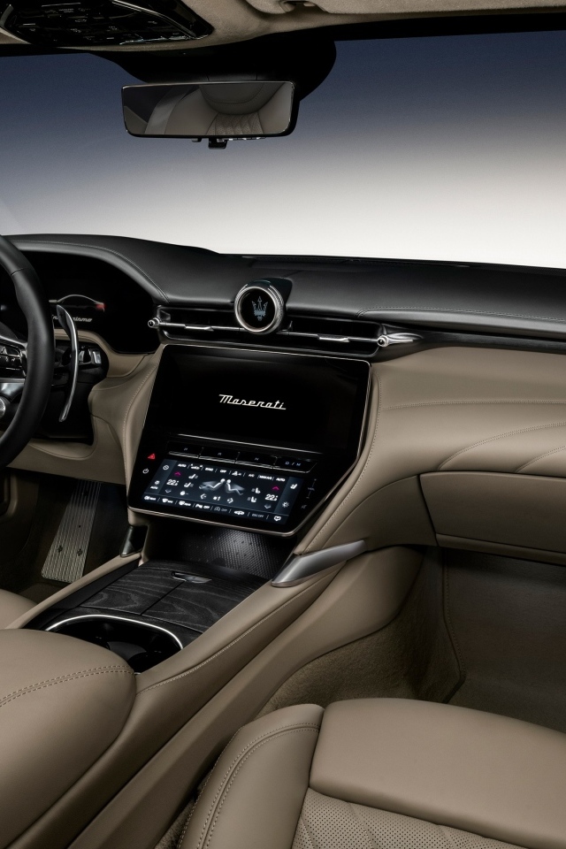 Кожаный салон автомобиля Maserati GranTurismo Modena 2023 года