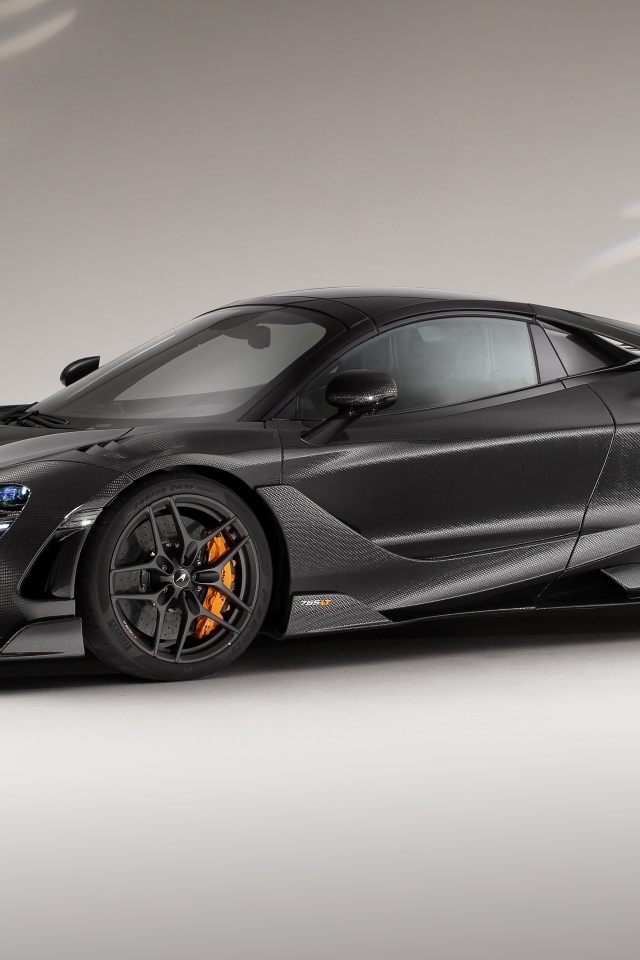 Черный автомобиль McLaren 765LT Spider Carbon