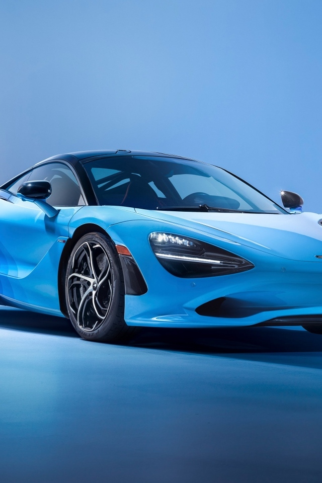 Синий автомобиль McLaren MSO 750S
