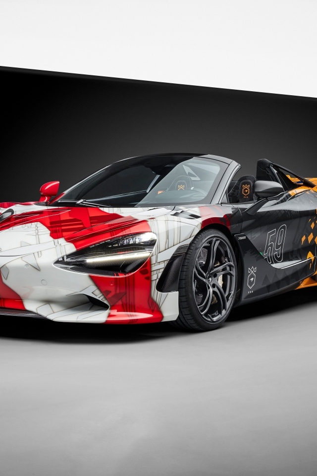 Яркий автомобиль McLaren 750S в здании